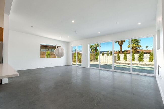 Building Photo - 416 Rosa Parks Rd