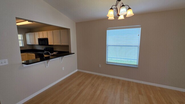 Building Photo - 4900 NE 123rd Ln