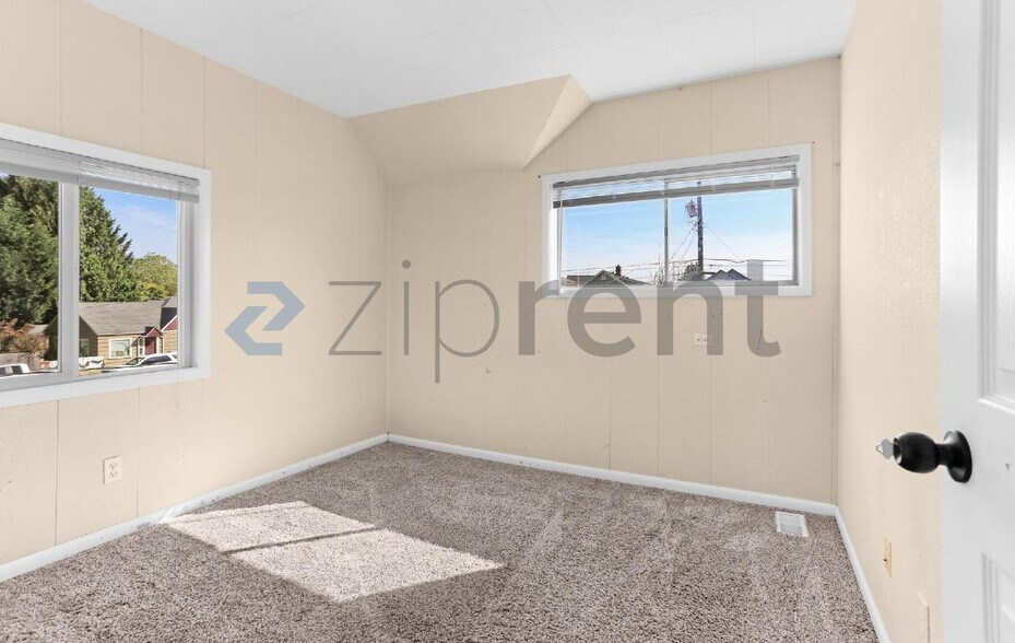 Building Photo - Unit