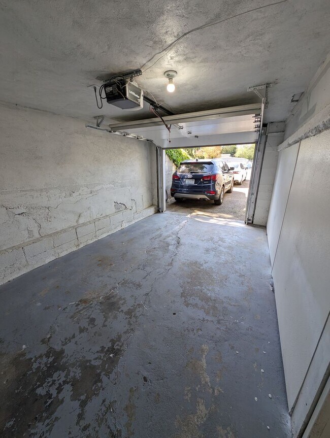 Building Photo - Updated 3 Bedroom Charmer in the Heart of ...