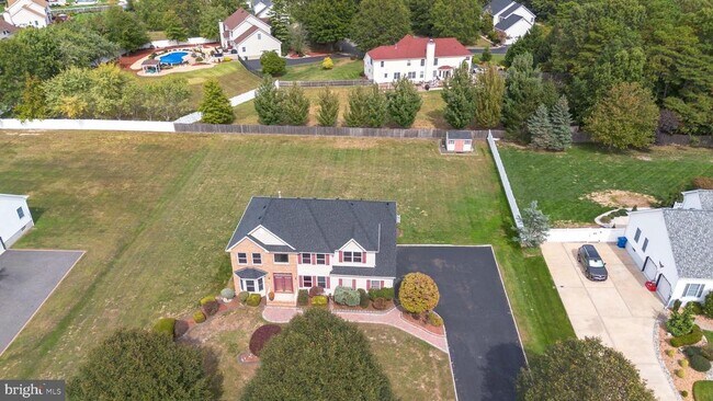 Building Photo - 27 Samantha Dr