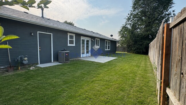 Building Photo - 907 Aspen Grove St