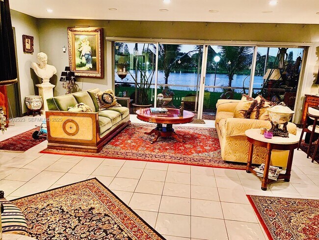 Building Photo - 877 NE 195th St