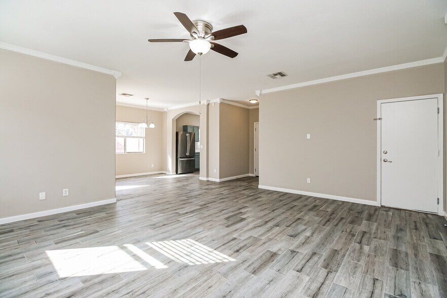 Building Photo - 261 N Valle Verde