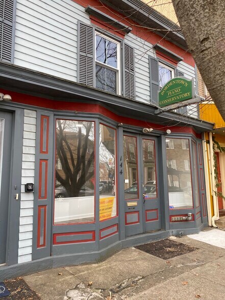 Building Photo - 144 Farnsworth Ave