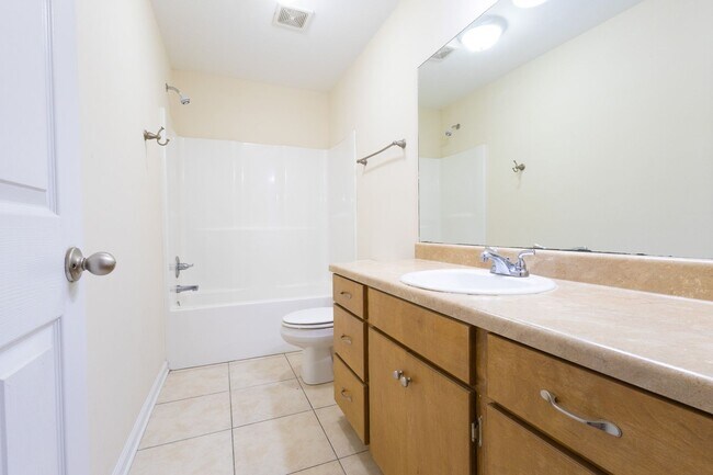 Building Photo - 322 Ray Ave