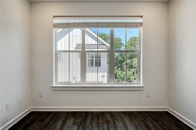 Building Photo - 2624 Metcalfe Rd