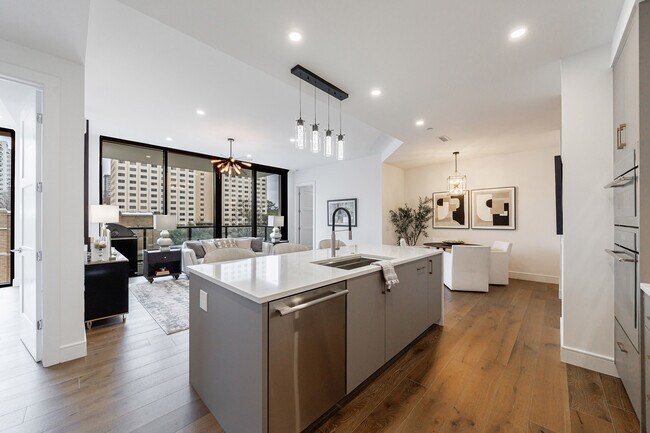 Building Photo - 2425 Peachtree Rd NE