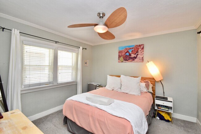 Building Photo - Newly Remodeled 4 Bedroom 2 Bath Home in Salt Lake City!!