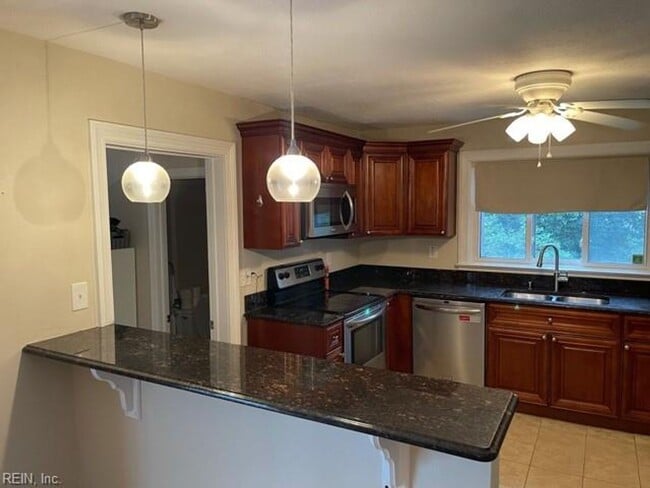 Building Photo - NORFOLK HOME W/LARGE FENCED YARD FOR RENT!