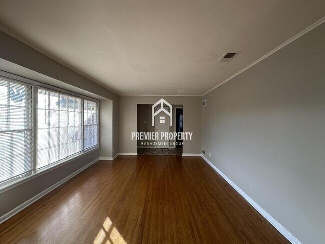 Building Photo - 5560 Cottonwood Rd