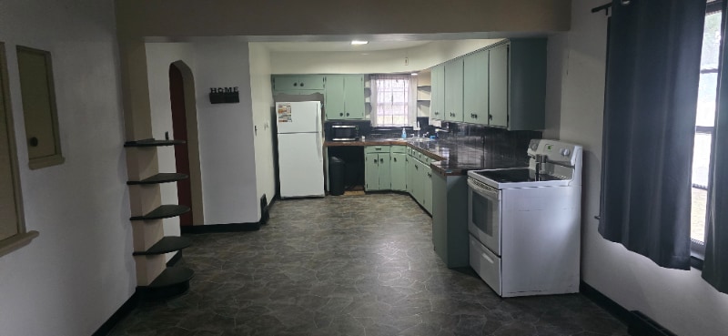 Building Photo - 2061 Hunter Trail