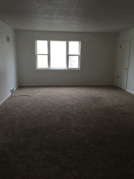 Living Room - 1810 Hyview Dr