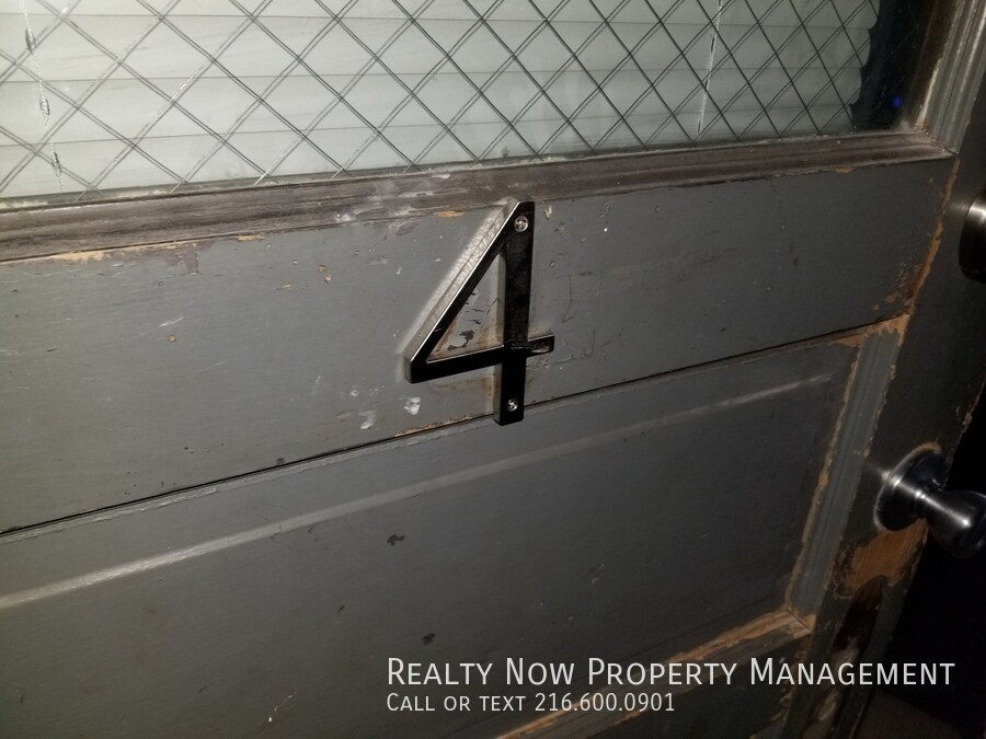 Building Photo - 11871 Lake Ave