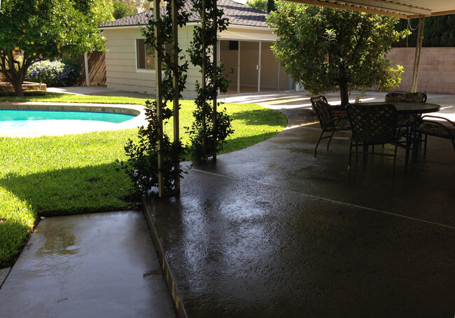 57' covered patio view garden and pool - 5182 Woodley Ave