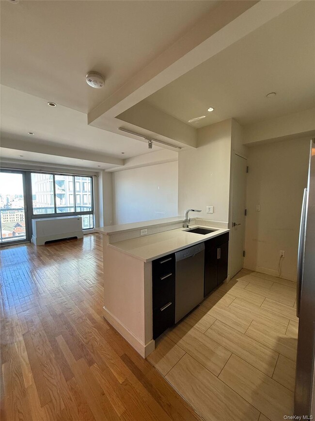 Primary Photo - 42-35 Main St