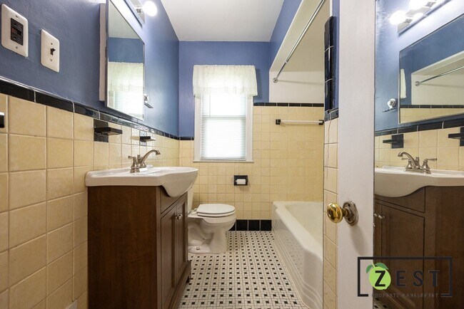 Building Photo - OPEN HOUSE- 3/16! 3:45PM-4:15PM!Amazing 3 Bedroom 1 Bathroom - $1,375.00