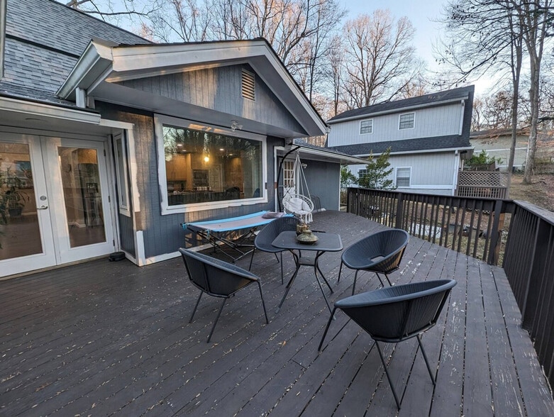 Building Photo - 1332 Colony Dr