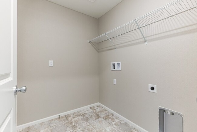 Building Photo - Contemporary 3 bedroom attached residence ...