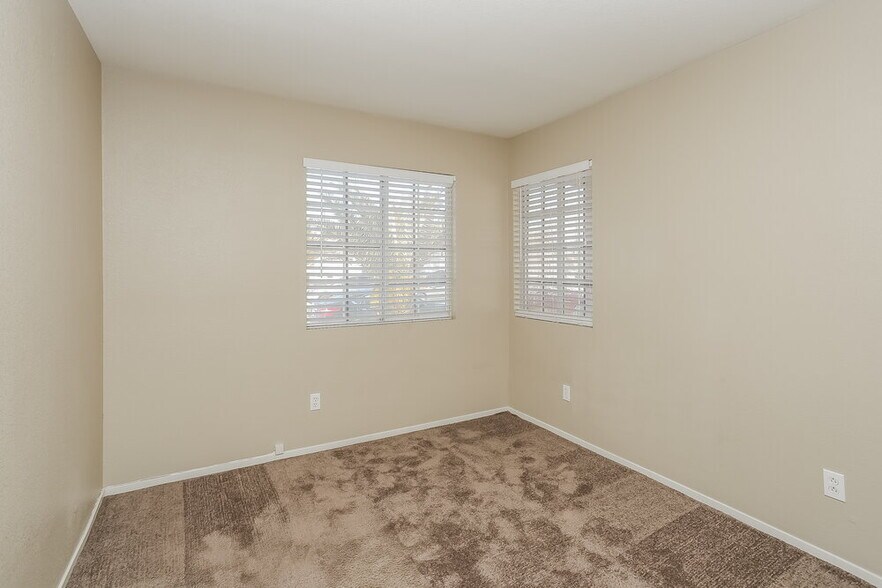 Building Photo - 2103 Point Morada Ave