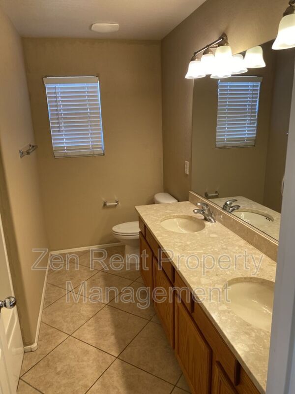 Building Photo - 2541 W Canyon Way