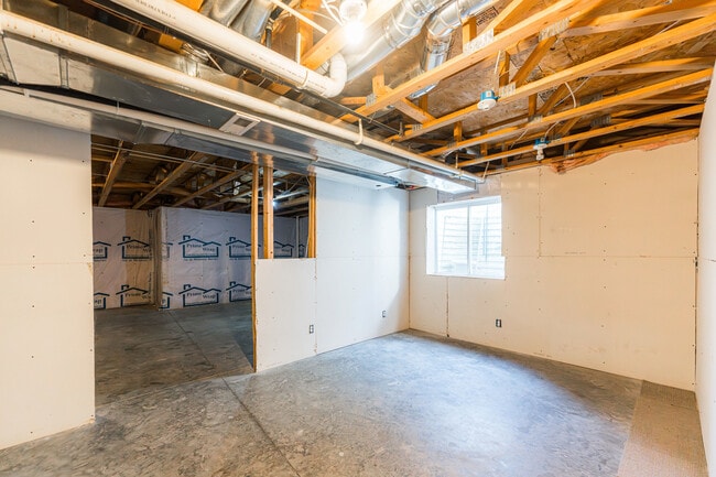 Building Photo - 639 Stonegate Dr