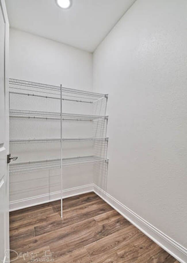 Building Photo - Big Creek Golf Course - 3 Bed 2 Bath Double Garage