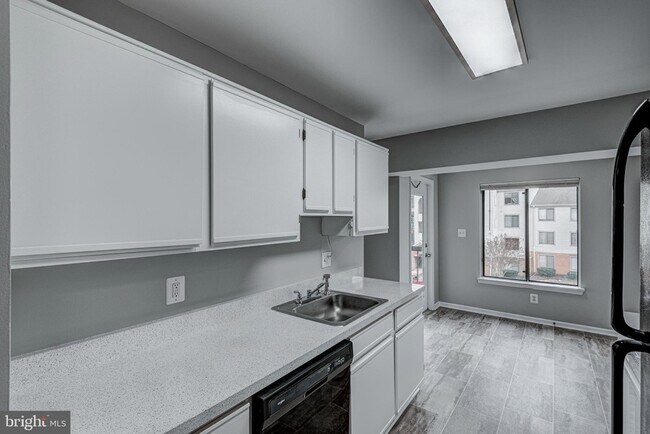 Building Photo - 9569 Coggs Bill Dr