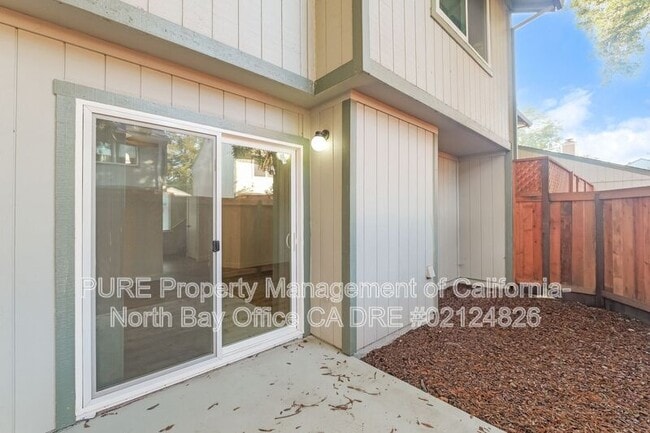 Building Photo - 2305 Cross Ave