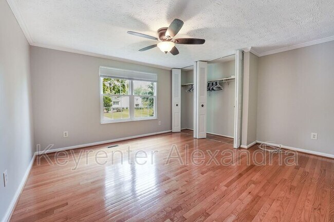 Building Photo - 6410 Kings Landing Rd