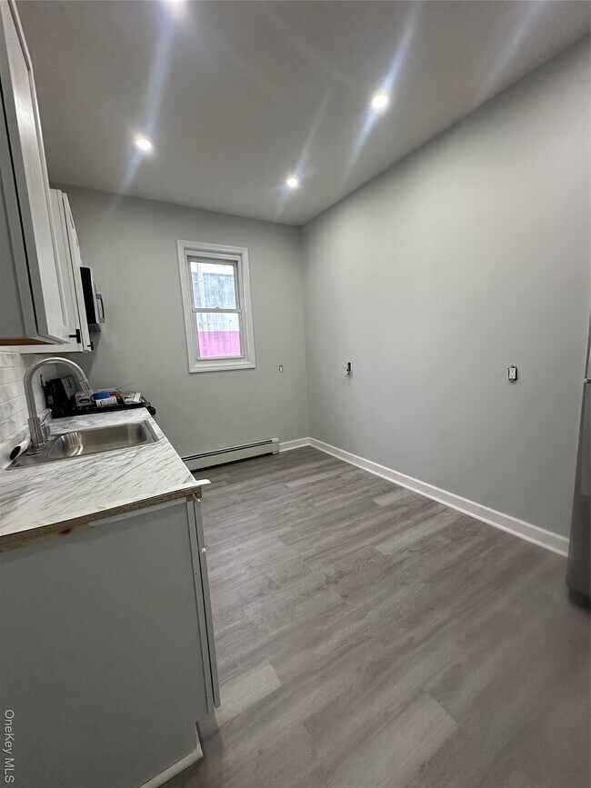 Building Photo - 1761 New York Ave