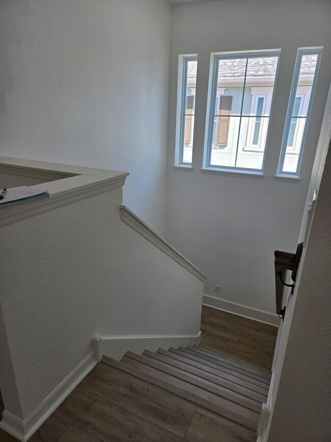 Building Photo - Stunning Three-Story Townhome, Located in the Heart of Altamonte Springs!