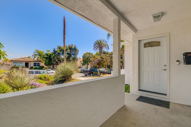 Building Photo - 3 Bedroom House in the Heart of Pacific Be...