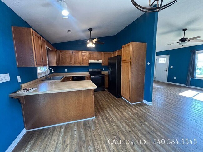 Building Photo - 3615 Ellen Dr