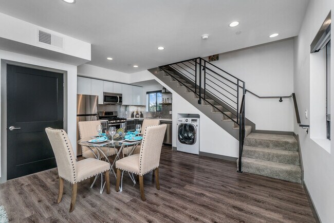 Building Photo - Alexandria 178 Townhomes LLC
