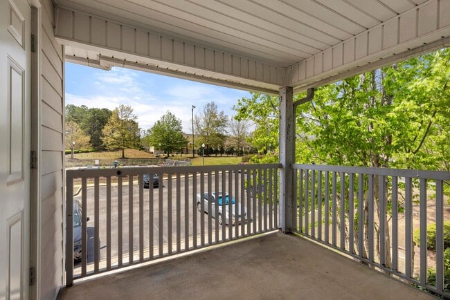 Building Photo - 2 Bedroom 2 Bath Condo on Donahue Dr