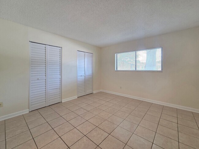 Building Photo - 605 Northlake Blvd