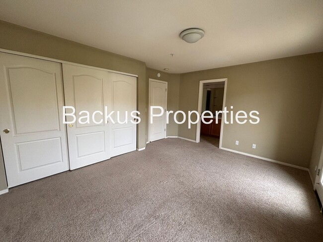 Building Photo - Great two-level home in Las Palmas II with scenic views