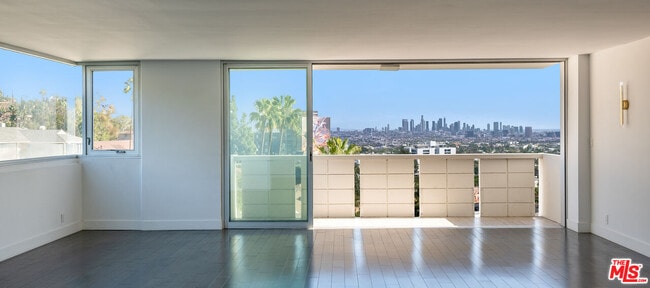 Building Photo - 8787 Shoreham Dr