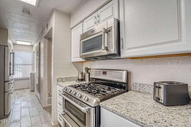 Building Photo - 311 Zenith Dr