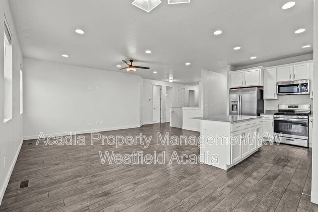 Building Photo - 298 Old Farm Ln