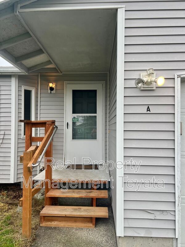 Building Photo - 902 S 22nd Ct