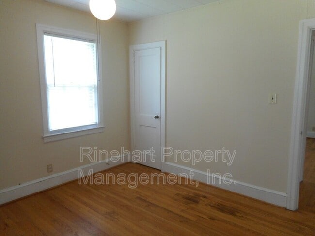 Building Photo - 1203 Deas St