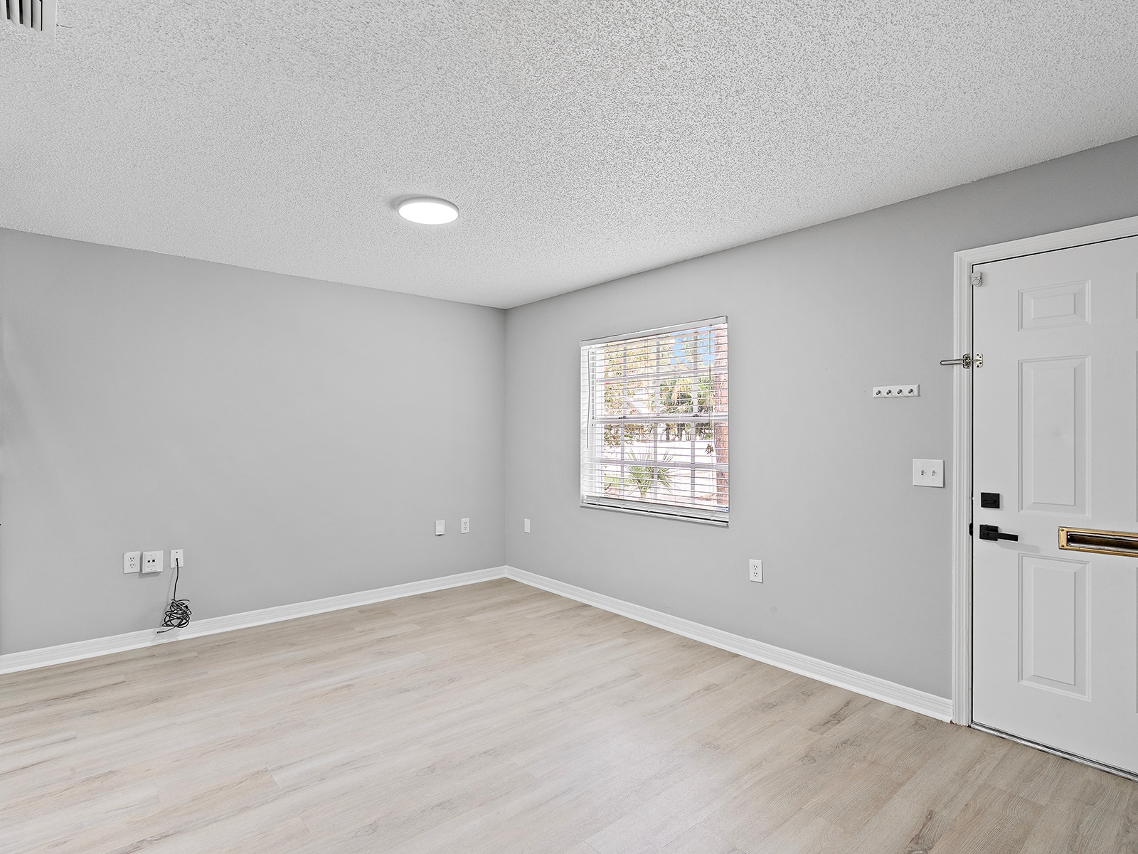 Building Photo - 730 Putnam Ave