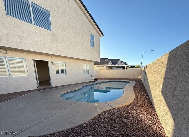 Building Photo - 9300 Cool Creek Ave