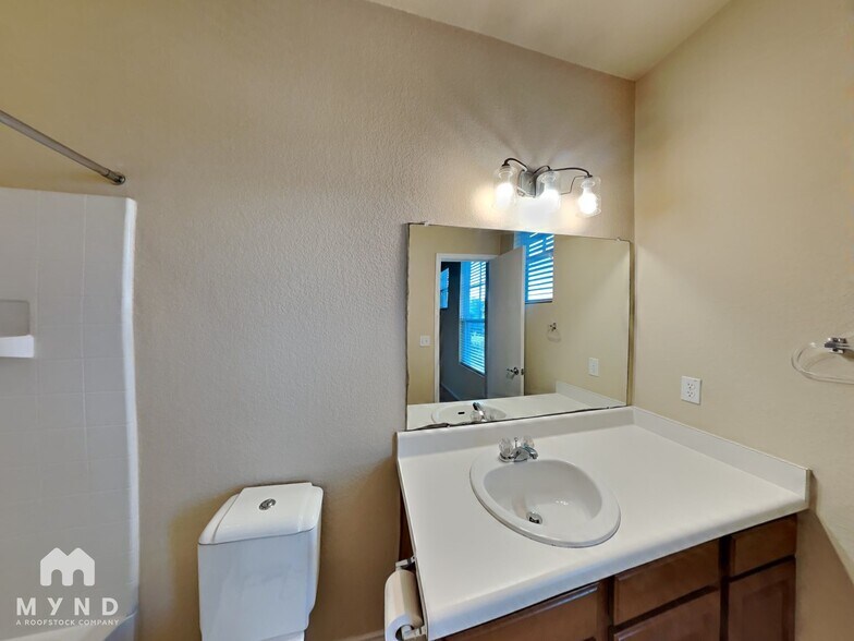 Building Photo - 2216 Zach Scott St