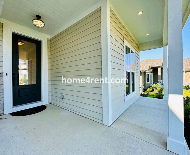 Building Photo - Exceptional Olathe Home in the Cedar Creek Subdivision w/ Wood Floors and a Finished Basment!