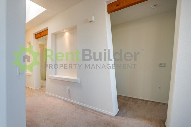 Building Photo - Sign an 18 month lease by the end of Octob...