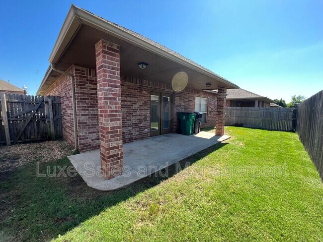 Building Photo - 509 SW 124th Pl