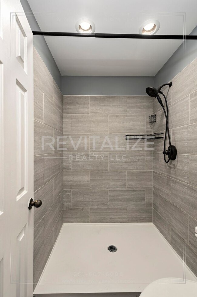 Building Photo - Creole Style 3 Bed 2.5 Bath Home on Oversized Lot